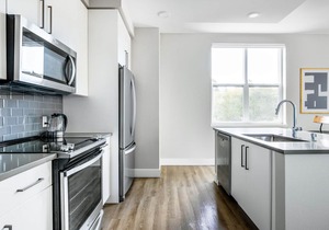 Central San Carlos 1BR w/Gym, Pool, walk to Train & Shops, by Blueground