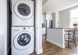 Central San Carlos 1BR w/Gym, Pool, walk to Train & Shops, by Blueground