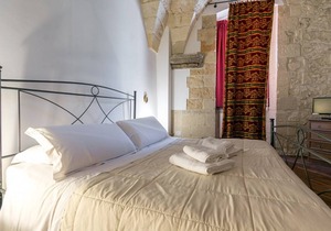 Central, Traditional Suite with kitchen and terrace