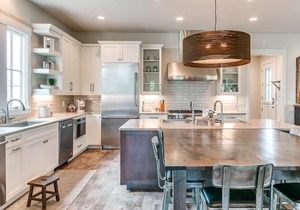 Centrally Located! Large Entertainment Areas!