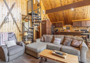 Chalet #2, Charming Ski In/Ski Out Steps to the M