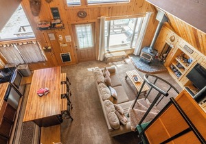 Chalet #2, Charming Ski In/Ski Out Steps to the M