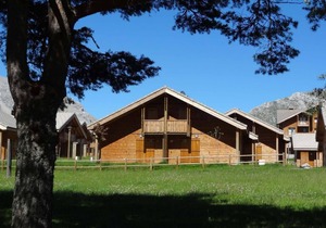 Chalet, 300m from ski slopes, fitness, swimming pool, sauna, terrace, parking, tv, ski locker, 42m²