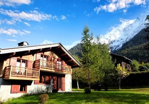Chalet familal pour 8, calme, proche centre et remontées mécaniques, parking et jardin inclus