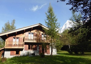 Chalet familal pour 8, calme, proche centre et remontées mécaniques, parking et jardin inclus