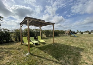 Chalets au bord de l'eau avec terrasse et pêche, proche marché artisanal, Pierrefitte-sur-Loire