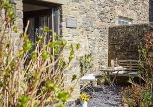 Chapel Cottage Set in a private courtyard in central location with 2 parking spaces