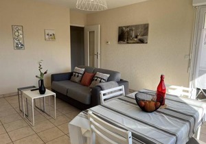 Charmant T2 à Cambo-les-Bains : Terrasse, Parking, Internet - FR-1-495-76