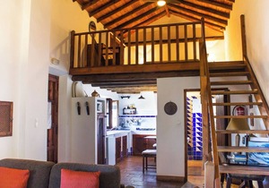 Charming rural house with swimming pool 3 km from the city of Granada. Parking