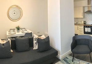 Charming 1Bedroom/1Bathroom Flat with FREE WIFI and Parking