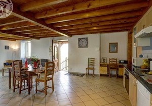 Charming 2-Bedroom Cottage with Private Garden and Terrace, Near Saint-Étienne