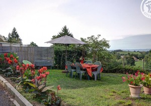 Charming 2-Bedroom Cottage with Private Garden and Terrace, Near Saint-Étienne