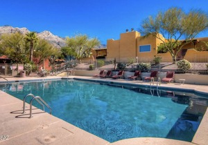 Charming 2 bedroom upstairs desert condo in the beautiful Catalina Foothills