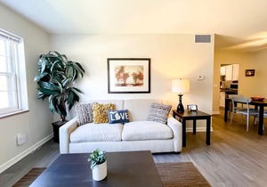 Charming 2BR Apartment in Historic Heritage Hill
