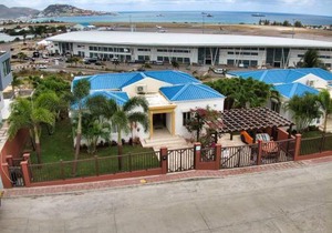 Charming 3-Bed Villa in Maho