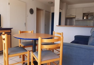 Charming Apartment with Heated Pool, Terrace, and Parking Near Golf Course in Ciboure