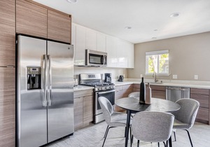 Charming Campbell 1BR w/W/D, Pool, Gym, walk to WF + TJ, by Blueground