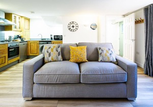 Charming Cornish cottage with private hot tub/shared pool, nr Falmouth/Helford