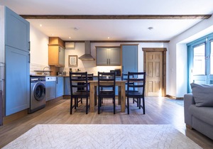 Charming Cornish cottage with private hot tub/shared pool, nr Falmouth