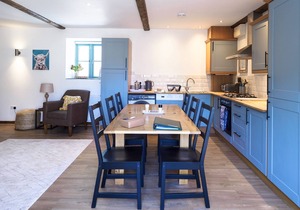 Charming Cornish cottage with private hot tub/shared pool, nr Falmouth