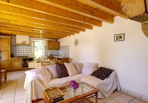 Charming Cottage with Fireplace, Garden, and Nature Walks Near Scenic Lakes