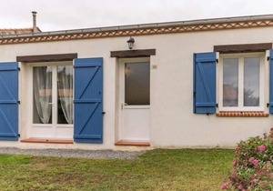Charming Cottage with Garden, Bikes, and Modern Amenities Near Nantes
