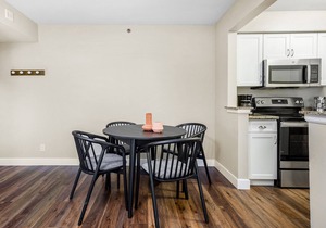 Charming Cupertino 2BR w/Gym, Pool & W/D, nr tech HQs, by Blueground