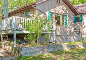 Charming, dog-friendly villa w/ fireplace, deck & views of Voyageur Lake!