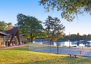 Charming, dog-friendly villa w/ fireplace, deck & views of Voyageur Lake!