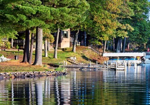 Charming, dog-friendly villa w/ fireplace, deck & views of Voyageur Lake!