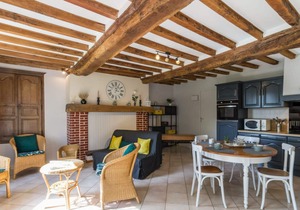 Charming Farmhouse Retreat with Garden, BBQ & Kids' Playground Near Granville Beaches
