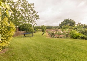 Charming Farmhouse with Pool, Garden, and Play Areas in Vallons-de-l'Erdre