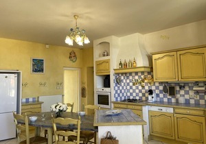 Charming 18th-Century House with Garden, Near Lake & Attractions, Perfect for Families & Friends