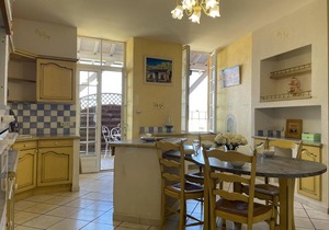 Charming 18th-Century House with Garden, Near Lake & Attractions, Perfect for Families & Friends