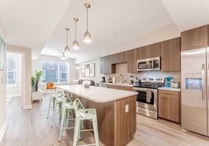 Charming King Bed 1BR, Fast WiFi, 8 Min to DT