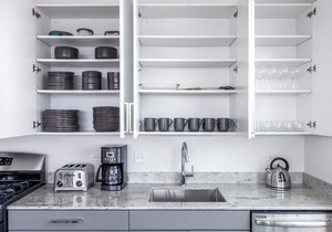 Charming Logan Square 2BR w/Gym, Roof Deck, 1 block to L, by Blueground