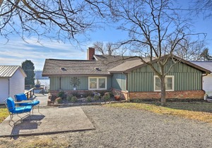 Charming Ohio River Home with Water Views and Porch!