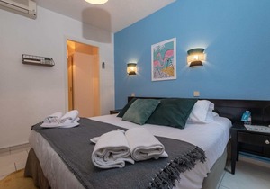 Charming Riviera 3E - One Bedroom Apartment, Sleeps 4