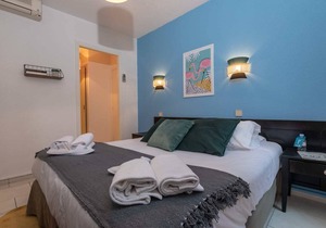 Charming Riviera 4E - One Bedroom Apartment, Sleeps 4