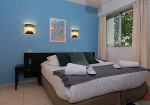 Charming Riviera 4E - One Bedroom Apartment, Sleeps 4