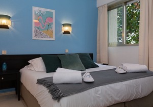 Charming Riviera 4E - One Bedroom Apartment, Sleeps 4