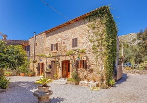 Charming stone clad family villa with pool La Font