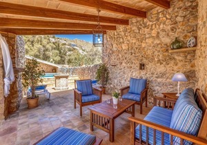 Charming stone clad family villa with pool La Font