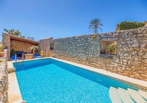 Charming stone clad family villa with pool La Font