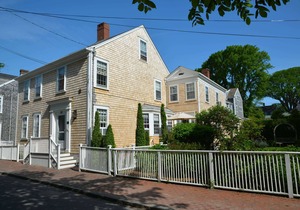 Charming Studio Unit - King and Twin Beds - Private Bath