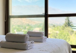 Charming Studio - w/Mountain View, Pool, & Gym