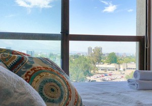 Charming Studio - w/Mountain View, Pool, & Gym