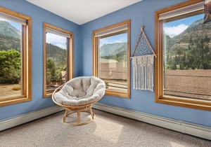 Charming Top Floor Downtown Ouray Retreat | Spectacular Views