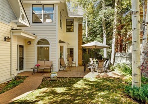 Charming Triangle Park Home - West End - Perfect Location for Summer & Winter!