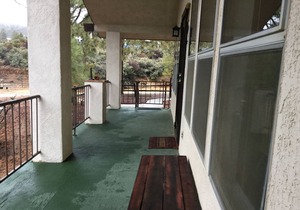 Charming two bedroom cabin located in the Hualapai mountains sleeps 8